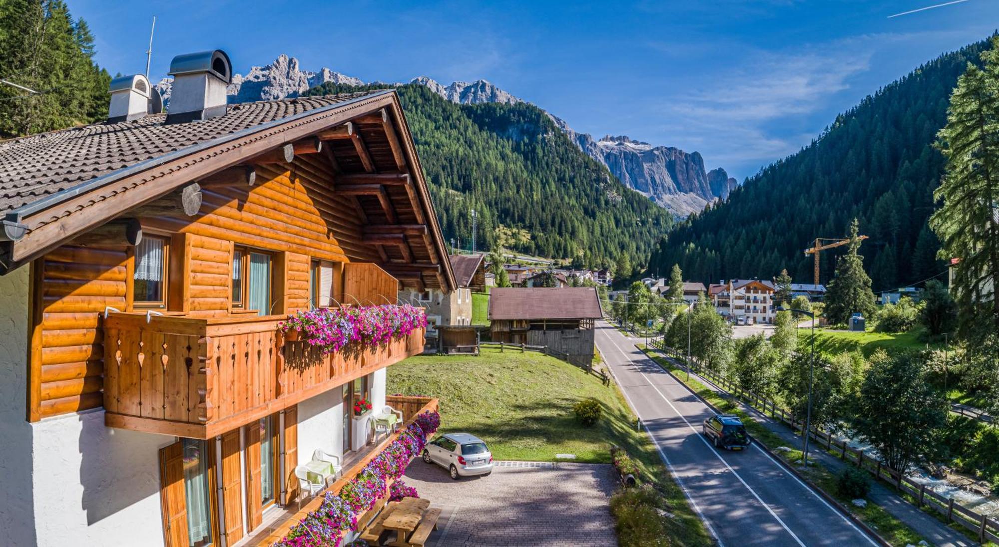 Garni La Grambla Hotel Selva di Val Gardena Exterior photo